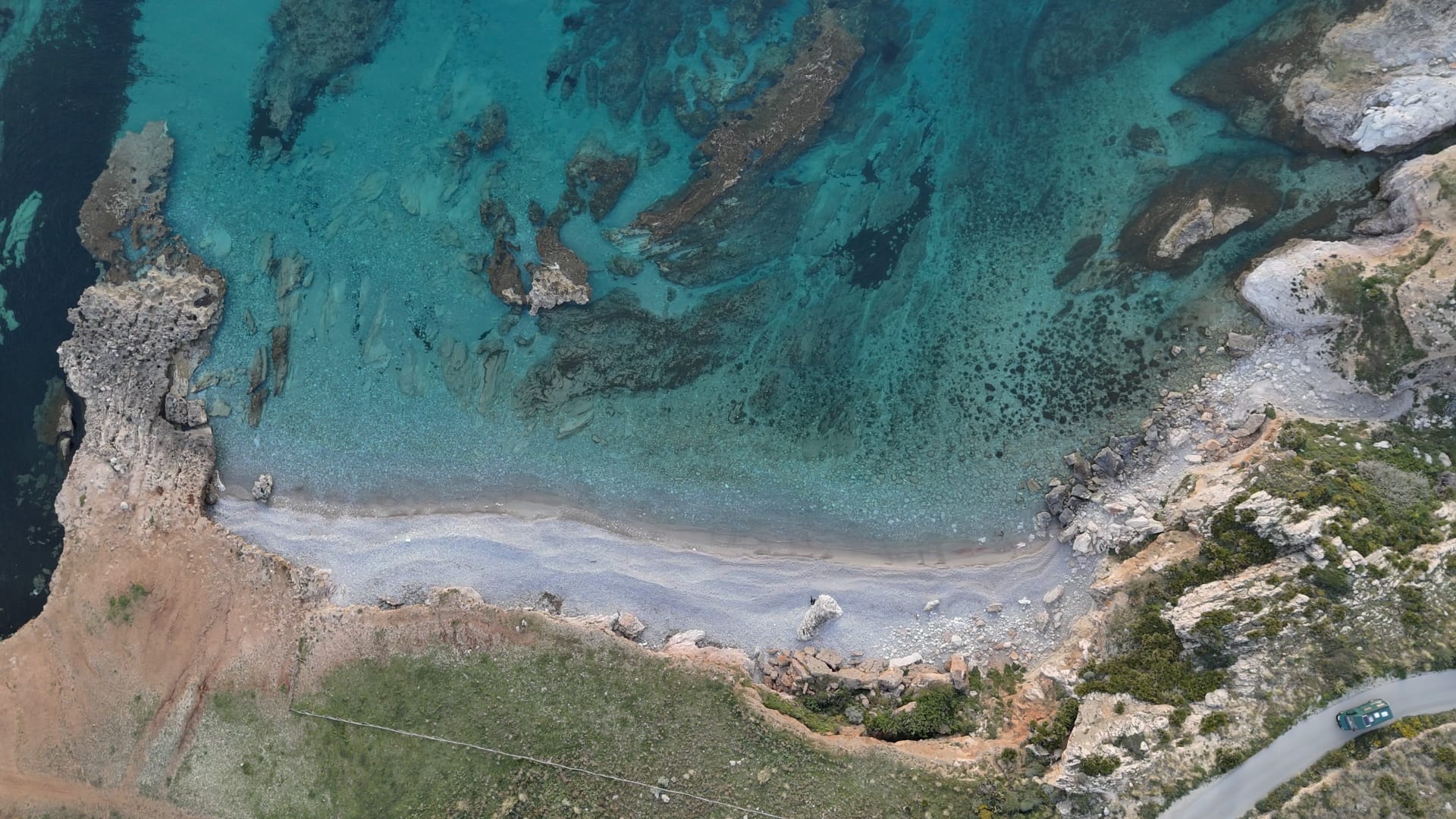 Vista aerea di Baia Santa Margherita, a Makari